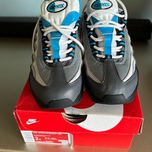 AirMax 95 Preschool Size 2. Like new. Great condition. Unisex sneaker. No stains